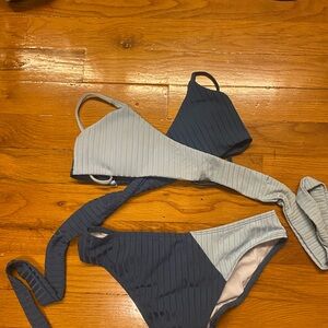 bikini top and bottom (dark blue/light blue)